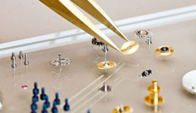 石家庄百达翡丽指定维修门店打开表壳